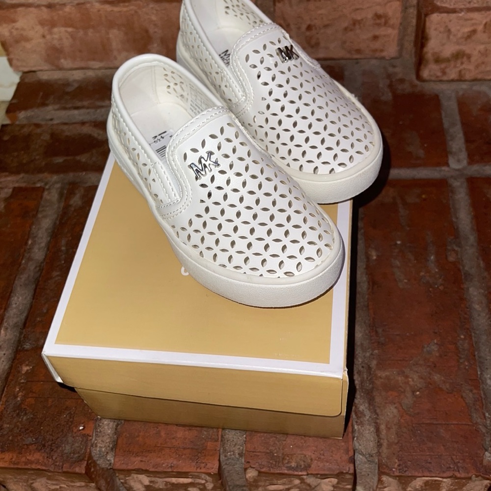 Michael called casual shoes Brand new never use